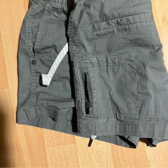 Vuori Olive Green Ripstop Cargo Utility Shorts Relaxed Fit Drawstring Athleisure - Picture 7 of 10